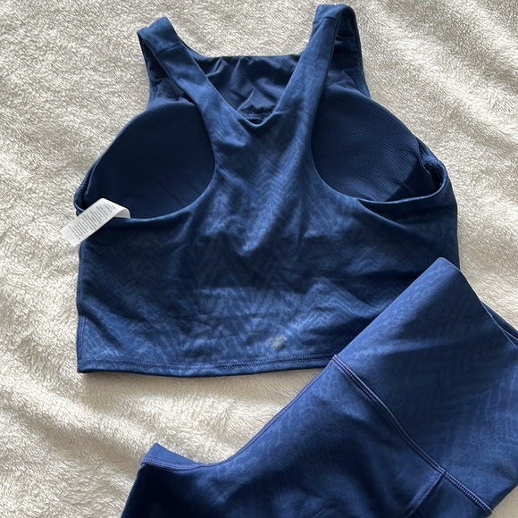 Athleta set XS top and S bottom - Picture 2 of 2